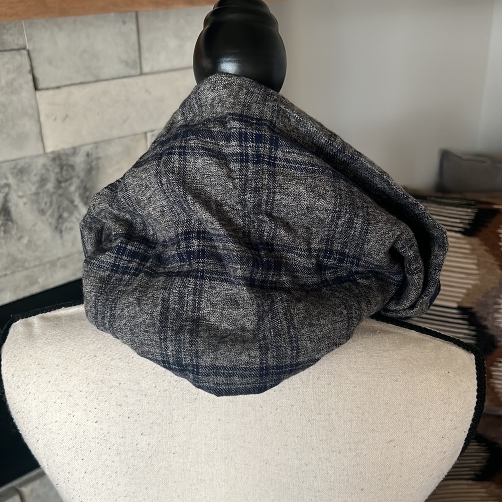 Beautiful Infinity Scarf - Picture 5 of 8